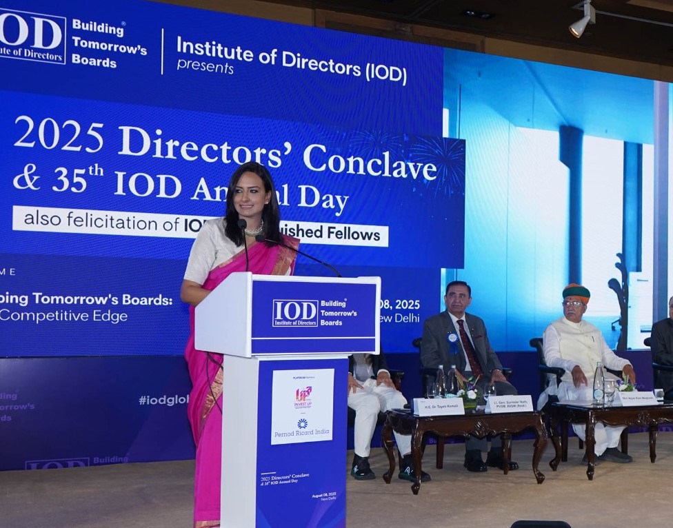 Best Female Emcee in Delhi/Gurgaon India Corporate Event - Directors' Conclave . Chief Guest - Shri Arjun Ram Meghwal , Hon’ble Minister of State , Ministry of Law and Justice Corporate Event Emcee